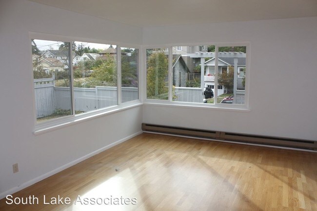 Building Photo - 3706 Sunnyside Ave N