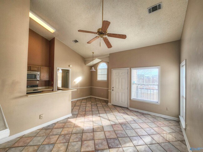 Foto del edificio - 165 Waters Edge Ln