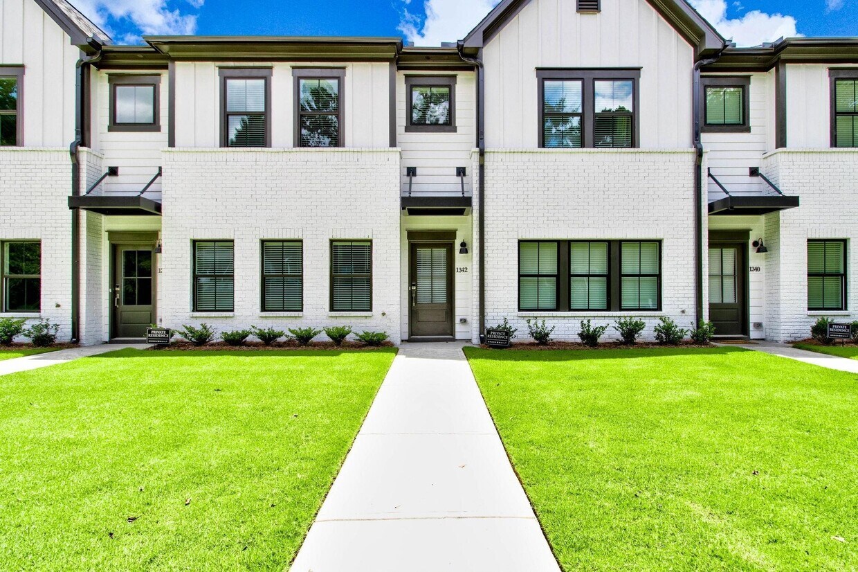 Foto principal - 1639 Eastland Rd SE