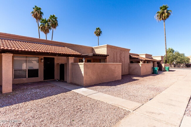 Building Photo - 615 N Arrowhead Dr