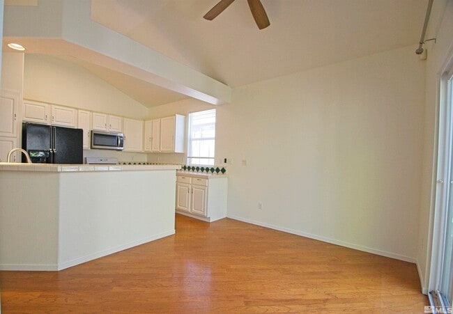 Building Photo - 1167 Tule Dr
