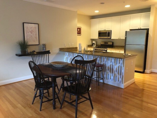 Foto del edificio - 1051 Glenwood Station Ln