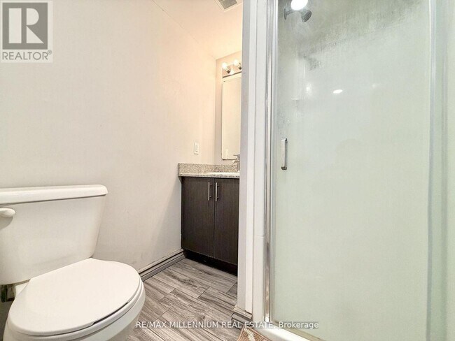 Building Photo - 275 Larch St