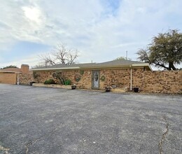 Building Photo - 2809 Moss Ave