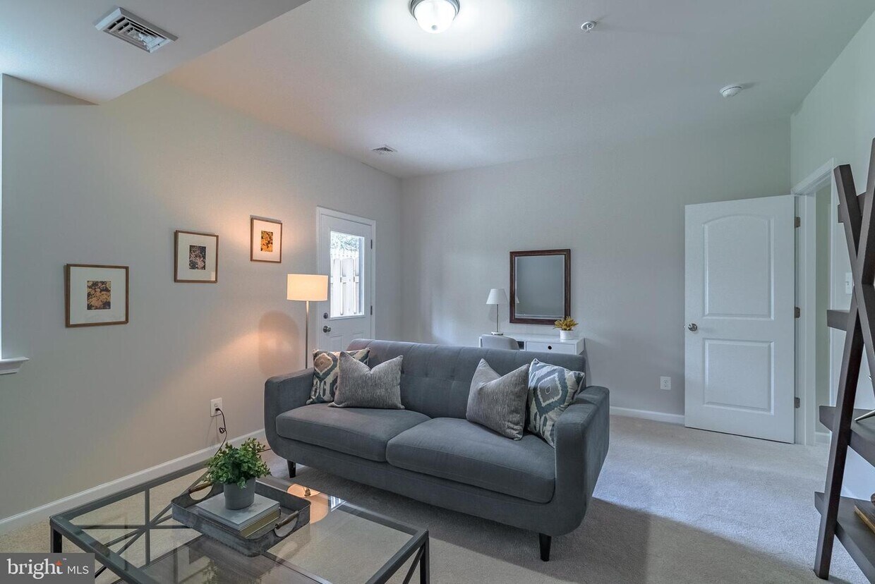 Foto principal - 406 Old Elm St