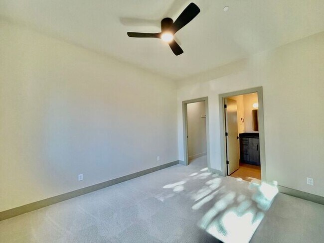 Foto del edificio - Spacious & Stunningly Remodeled Duplex in ...