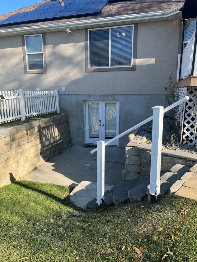 Primary Photo - 2 bed 1 bath basement apartment