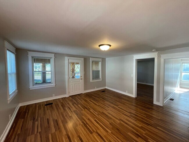 Building Photo - 212 E Washington St