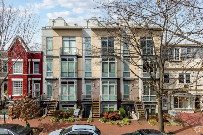 622 1/2-624 1/2 8th St NE - Hill Six on 8th
