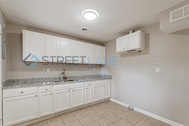 Building Photo - NOW OFFERING $250 OFF FIRST FULL MONTH IF ...