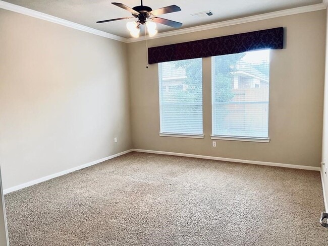 Foto del edificio - 5235 Valley Bluff Ln