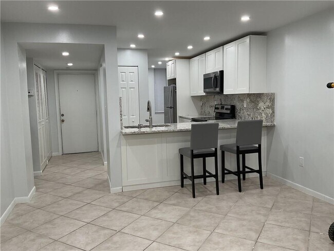 Foto del edificio - 6800 Cypress Rd