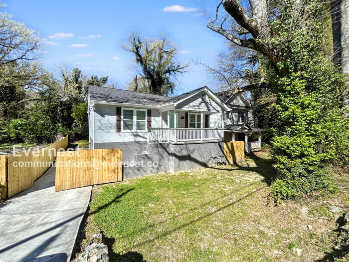 Primary Photo - 2 Bed, 1 Bath Townhome with Modern Ameniti...