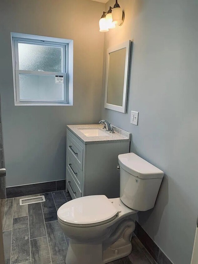 Foto principal - 8020 S Prairie Ave