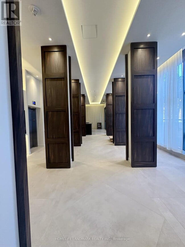 Building Photo - 425 Front St E