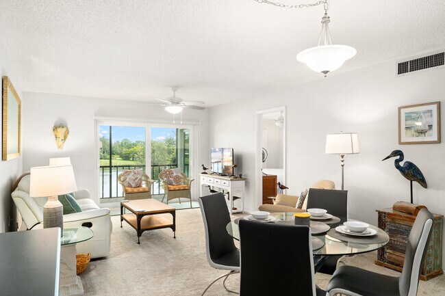 Foto del edificio - 240 Cypress Ln