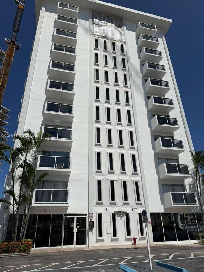 Foto del edificio - 5313 Collins Ave