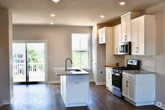 Building Photo - 725 Peony Ln