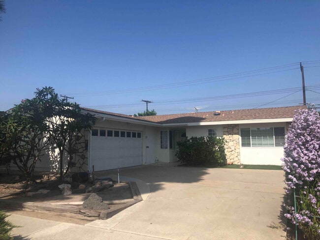 Building Photo - 5501 Huntley Ave