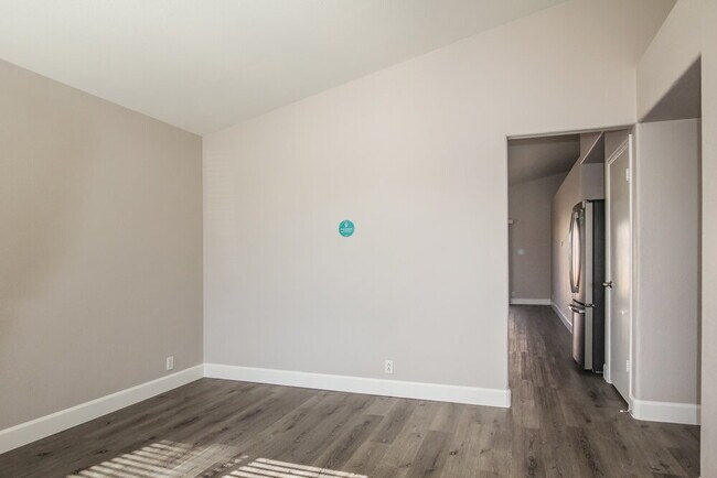 Foto del edificio - 15746 W Young St