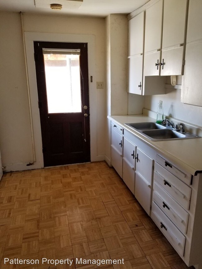 216 Chestnut St, Jefferson City, MO 65101 Room for Rent in Jefferson