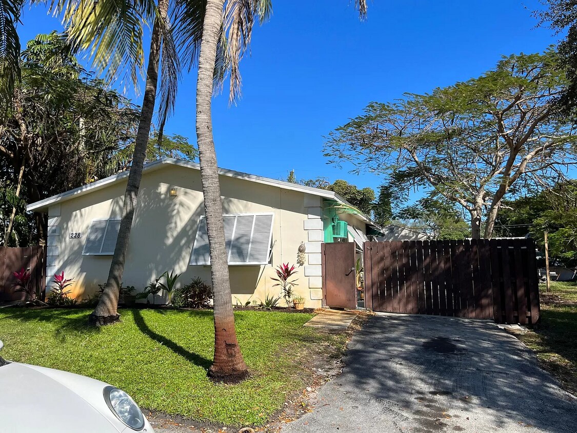 Front gated entrance. - 228 NE 14th Ave