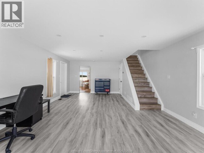 Photo du bâtiment - 1006 Mersea Road 5