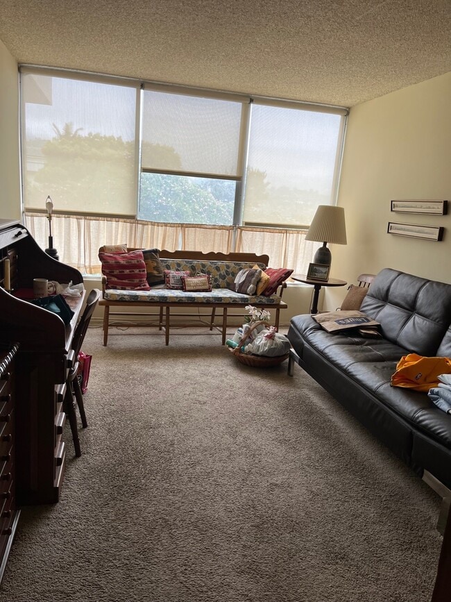 Two large bedrooms with large mirrored closets - 32759 Seagate Dr