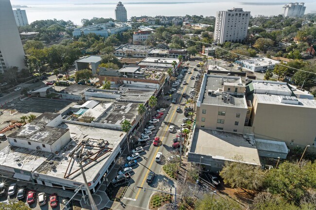 Foto del edificio - 2057 Dellwood Ave