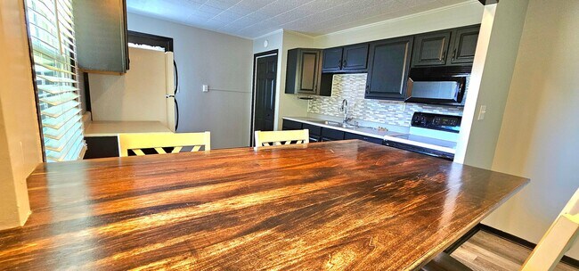 Foto del edificio - 3 Bedroom House Ontario Schools (no metro)