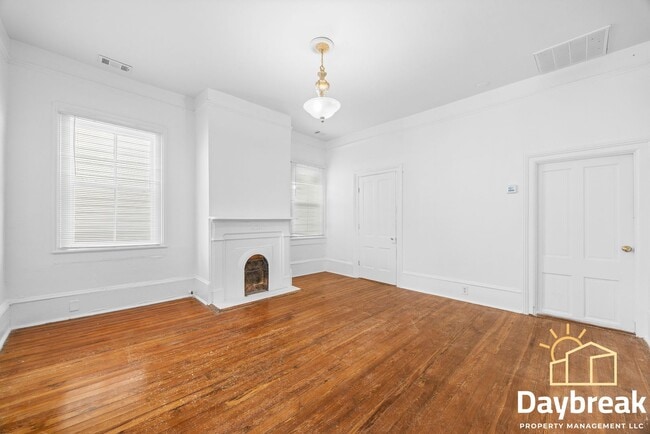 Building Photo - 112 E Anderson St