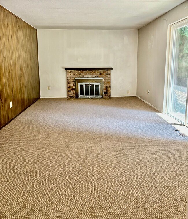 Building Photo - 3 Bed / 1.5 Bath Redmond rambler in Educat...