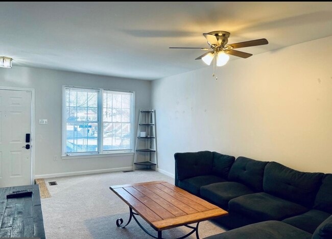 Foto del edificio - 7829 Gum Springs Village Dr