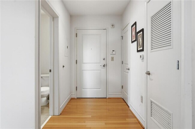 Foto del edificio - 44 Peachtree Pl NE