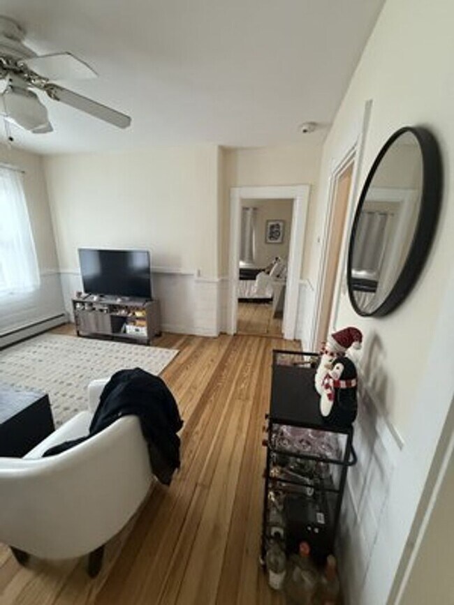 Foto del edificio - East Cambridge 2 Bedroom Apartment - 9/1