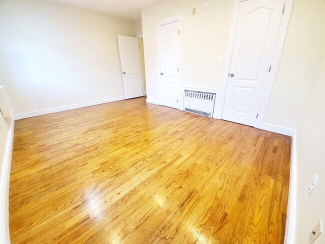 Foto del edificio - 6618 70th St