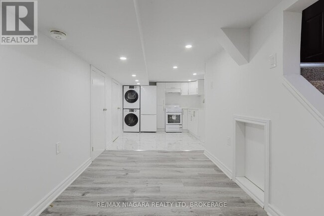 Building Photo - BASEMENT UNIT - 4765 SECOND AVENUE