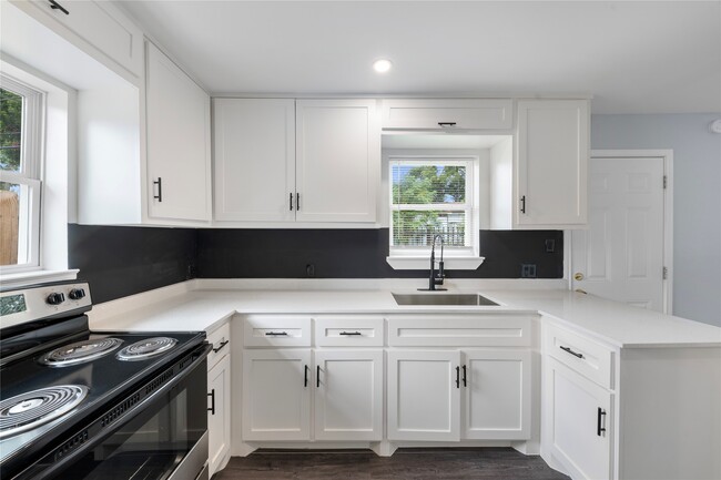 Building Photo - 4120 Linn St