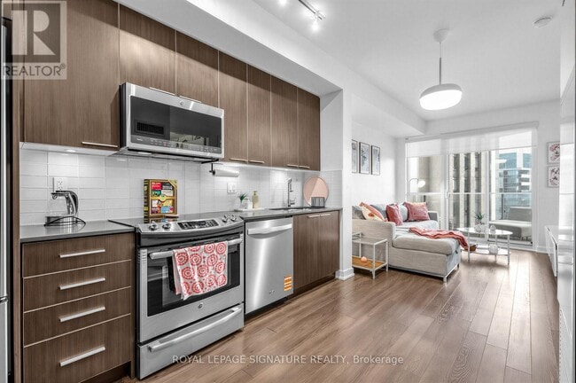 Photo du bâtiment - 10 Park Lawn Rd