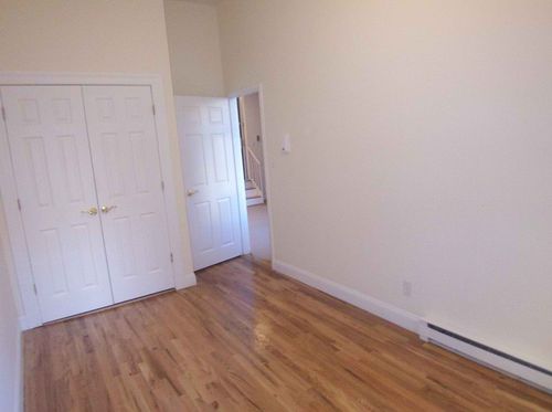 Primary Photo - 240 W 76th St