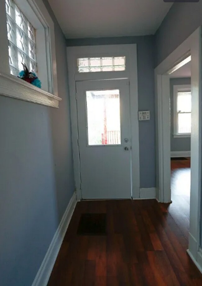 Foto del edificio - Spacious 4 Bedroom Home in Swissvale