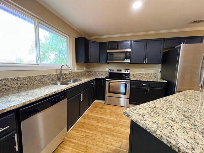 Foto del edificio - 7212 Wilcox Dr