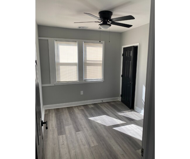 Foto del edificio - 4310 Ridgewood Ave