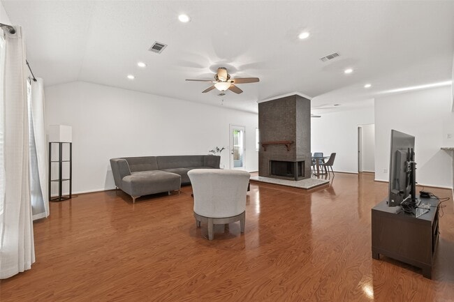 Foto del edificio - 1506 Apple Park Dr