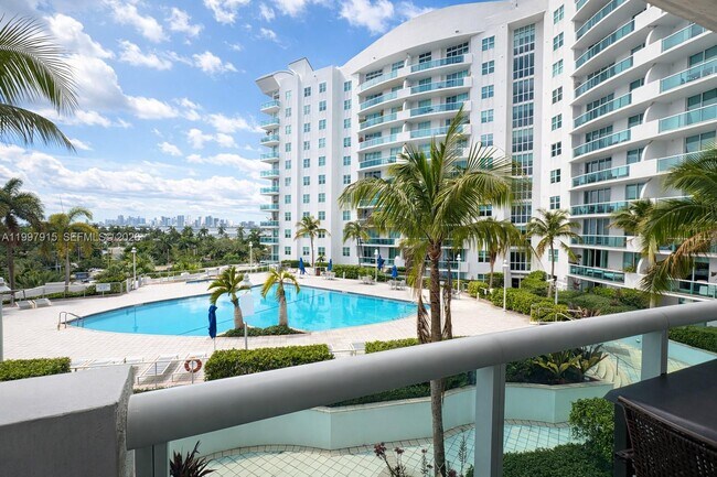 Foto del edificio - 7900 Harbor Island Dr