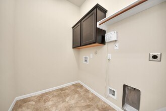 Building Photo - 11010 Via Capri Ct