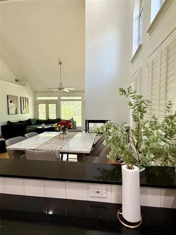 Foto del edificio - 2651 Hidden Ridge Dr
