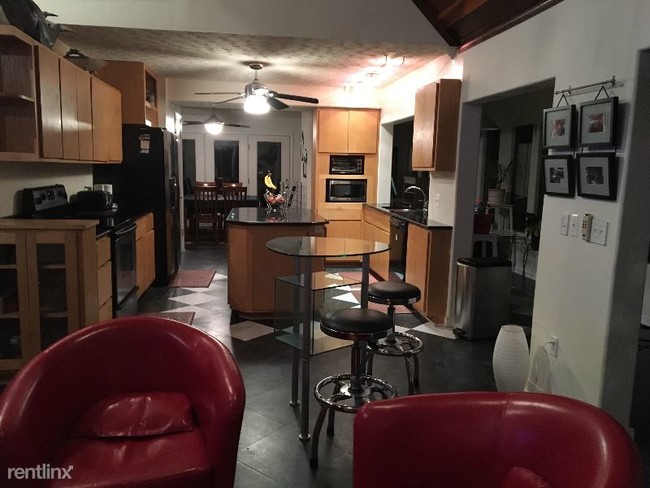 Foto del edificio - 5 br, 3 bath House - 4409 Seay Point Road