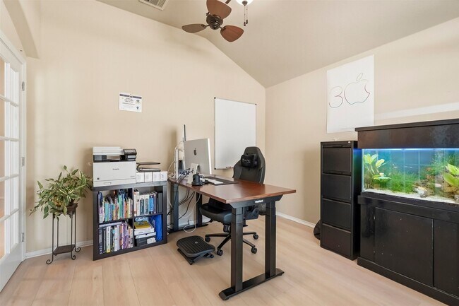 Foto del edificio - 8022 Atwood Hills Ln