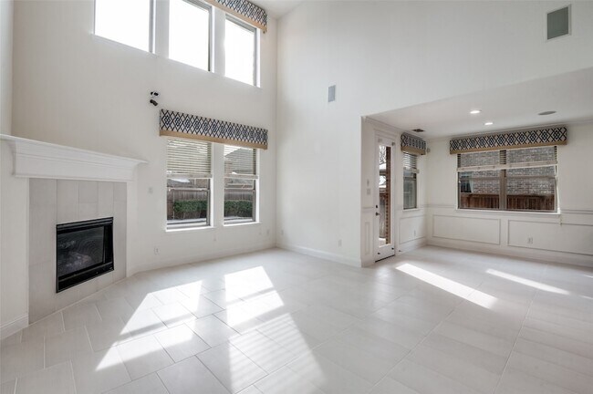 Foto del edificio - 1221 Dakota St